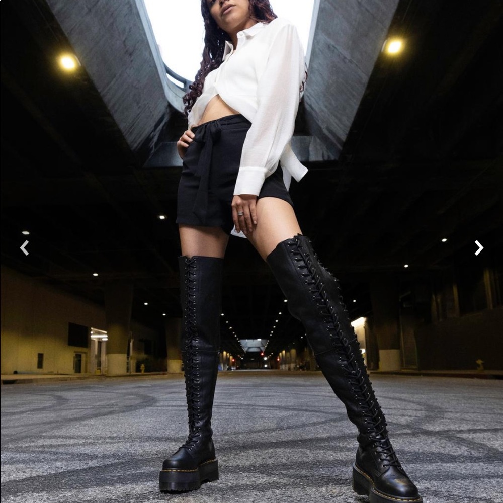 Doc Martens AZREYA MAX LEATHER 26-EYE PLATFORM BOOTS